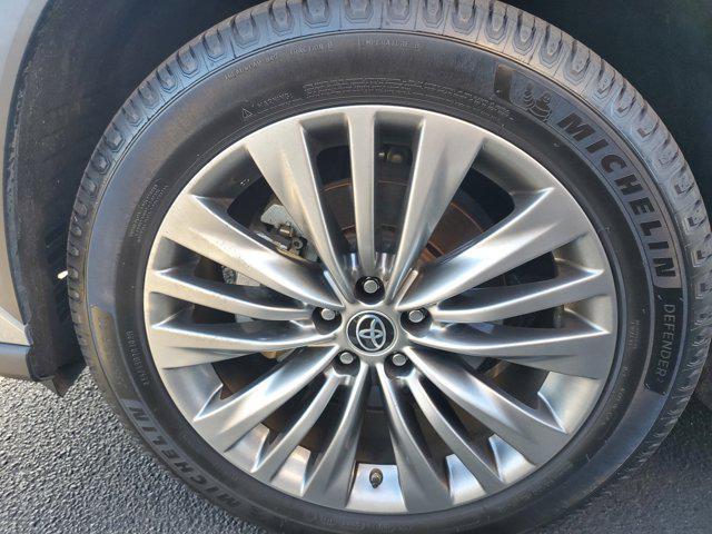 used 2022 Toyota Highlander car, priced at $36,013