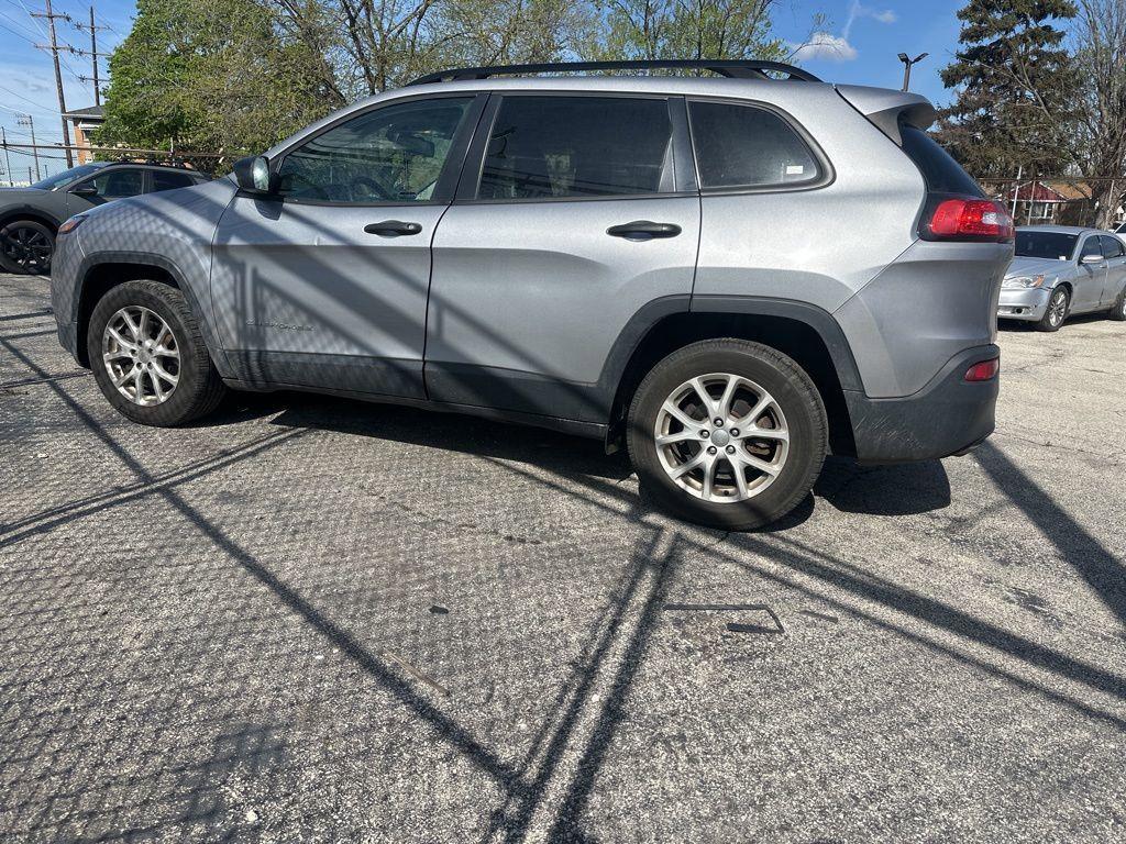 used 2016 Jeep Cherokee car, priced at $10,225