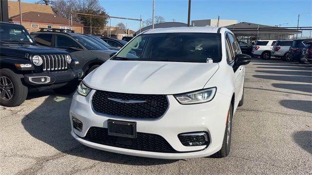 used 2024 Chrysler Pacifica car, priced at $25,950