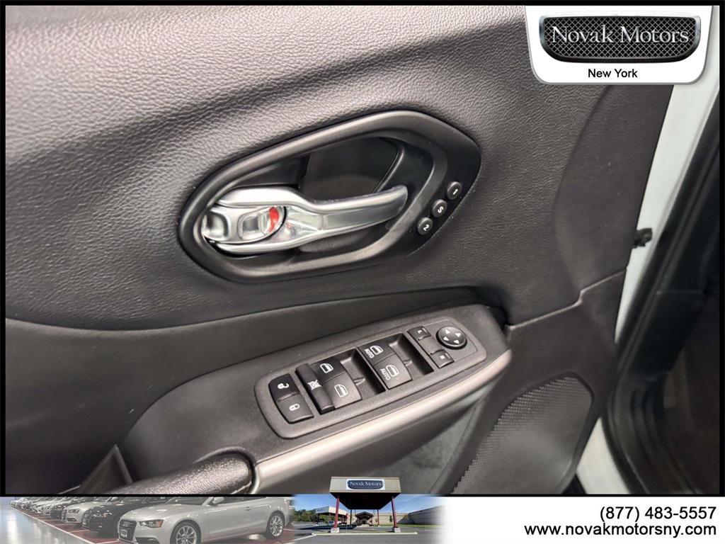 used 2022 Jeep Cherokee car, priced at $26,995