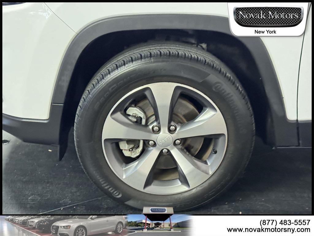 used 2022 Jeep Cherokee car, priced at $26,995