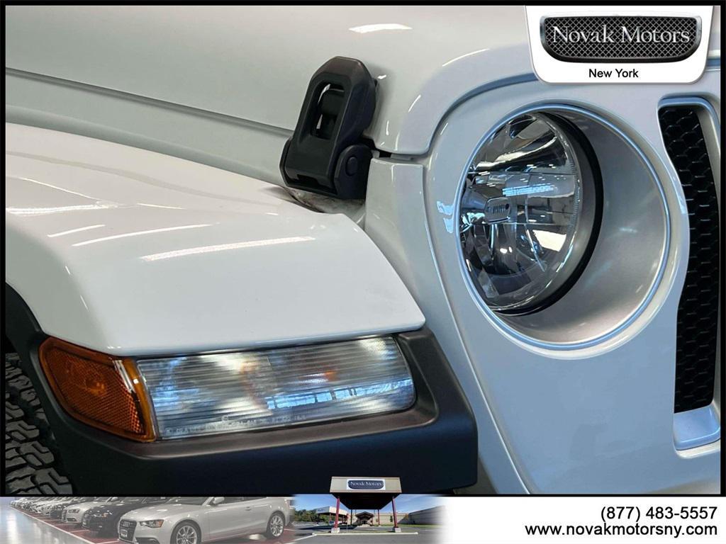 used 2022 Jeep Wrangler Unlimited car, priced at $35,595