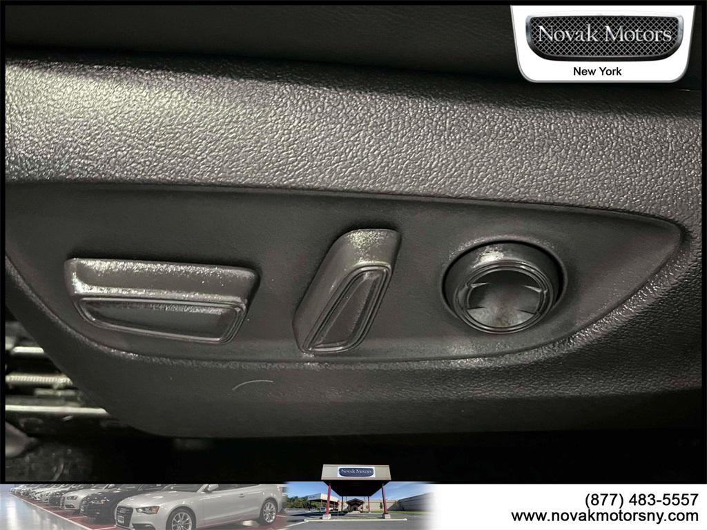 used 2022 Toyota Highlander car, priced at $37,890