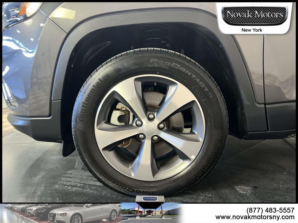 used 2022 Jeep Cherokee car, priced at $25,995