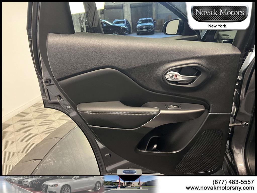 used 2022 Jeep Cherokee car, priced at $25,995