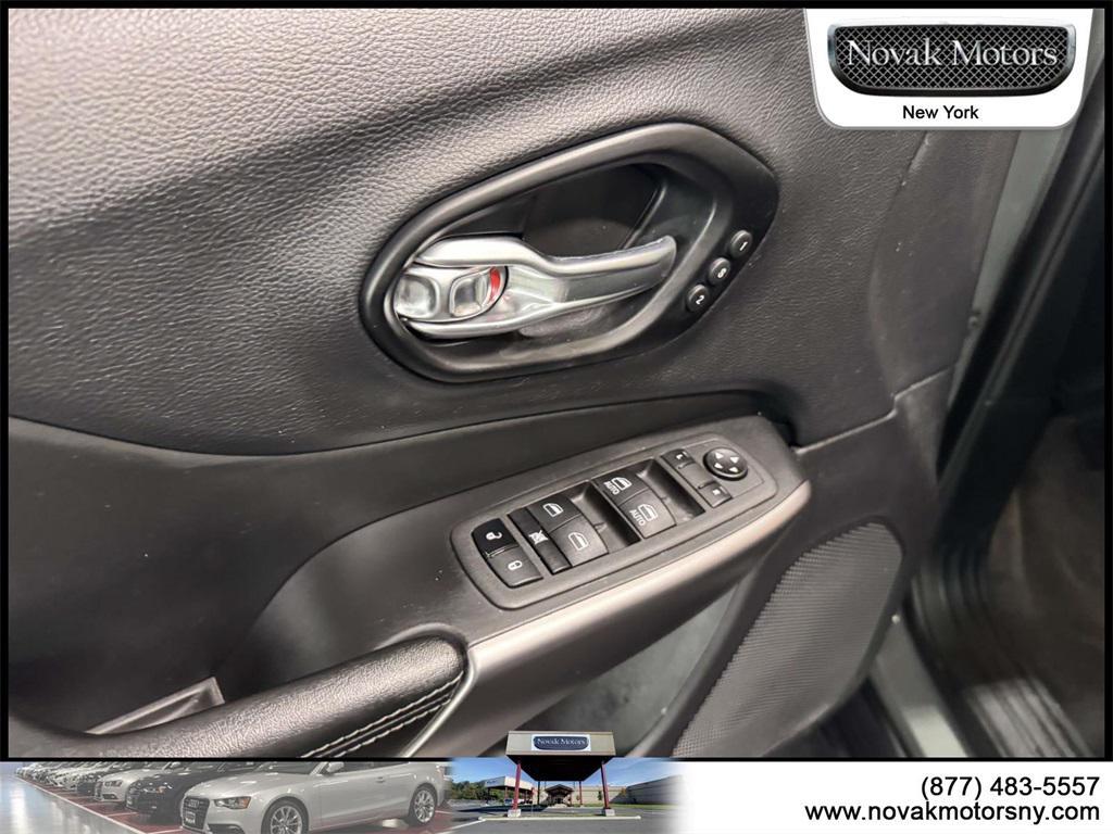 used 2022 Jeep Cherokee car, priced at $24,727