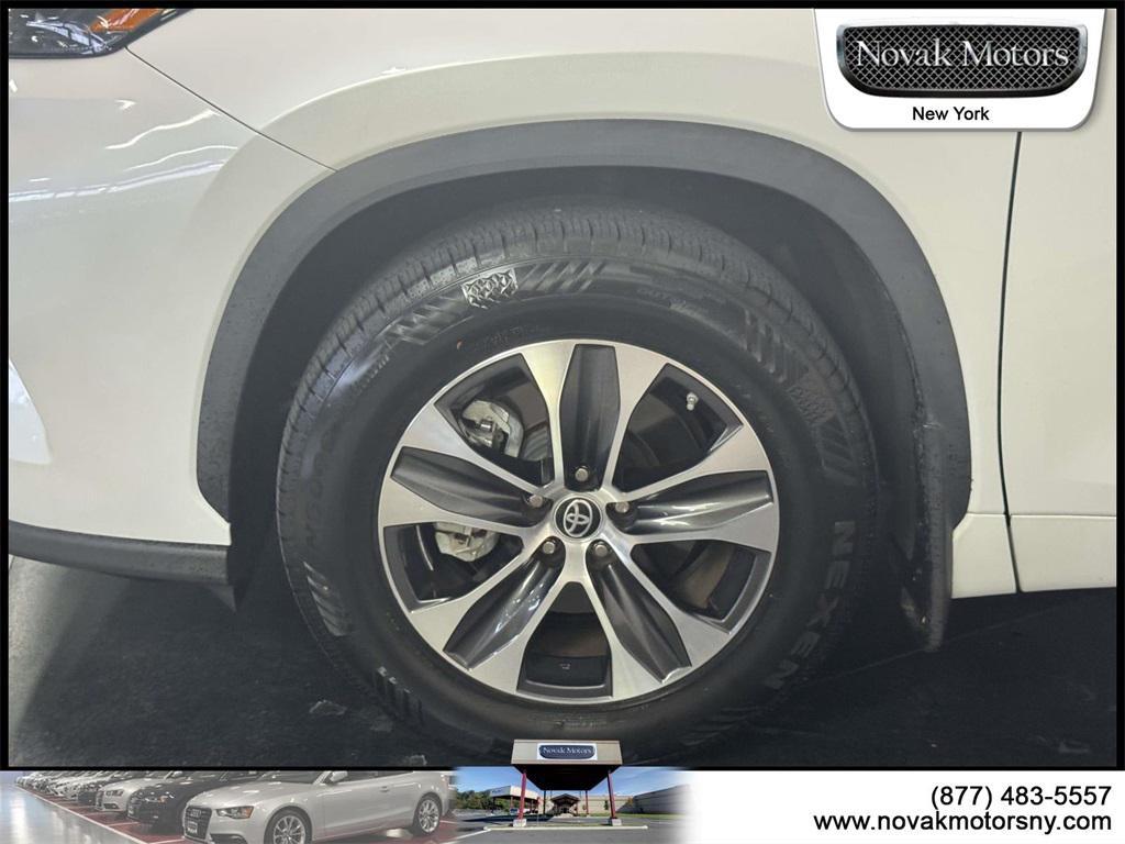 used 2022 Toyota Highlander car, priced at $35,595