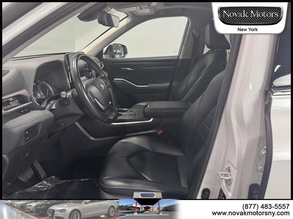 used 2022 Toyota Highlander car, priced at $35,595