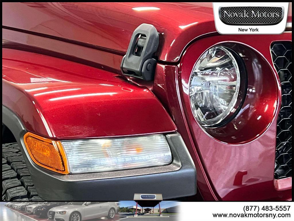 used 2022 Jeep Gladiator car, priced at $30,395