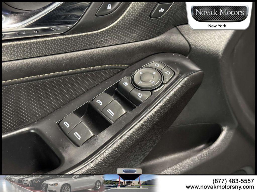 used 2023 Chevrolet Traverse car, priced at $35,990