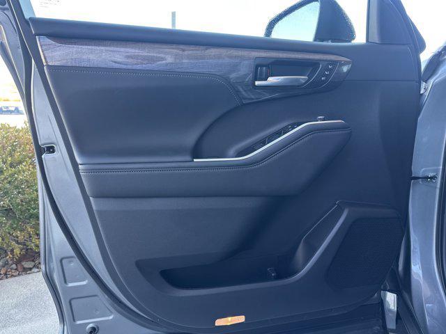 used 2026 Toyota Highlander Hybrid car, priced at $53,833