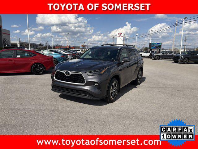 used 2023 Toyota Highlander car, priced at $39,900