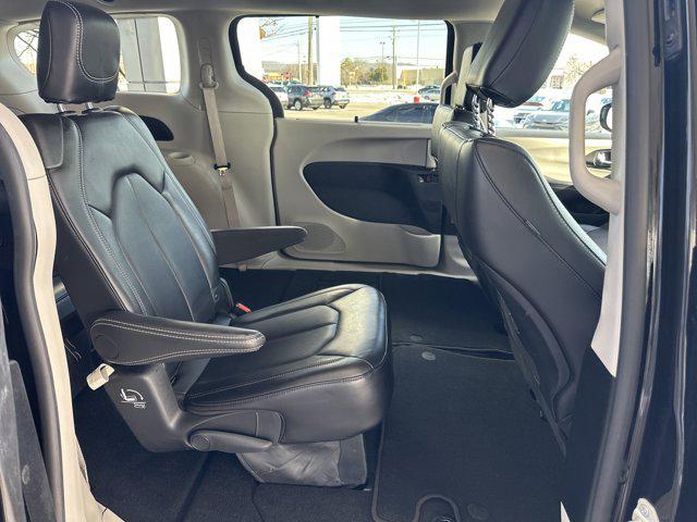 used 2024 Chrysler Pacifica car, priced at $31,900