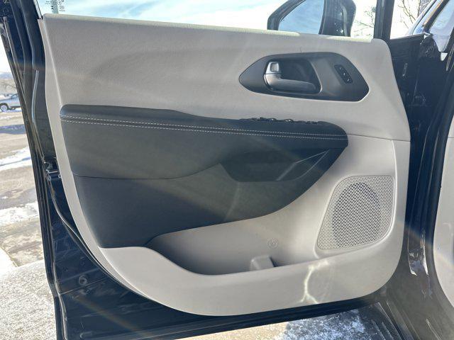 used 2024 Chrysler Pacifica car, priced at $31,900