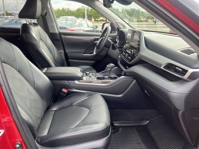 used 2023 Toyota Highlander car, priced at $42,800