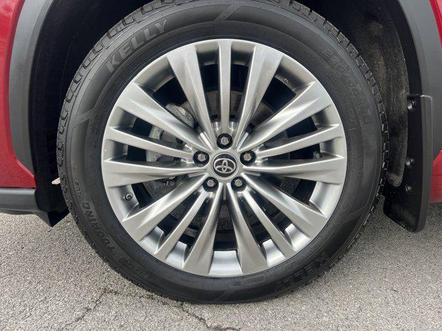 used 2023 Toyota Highlander car, priced at $42,800