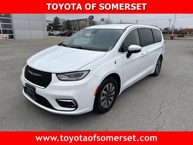 used 2023 Chrysler Pacifica Hybrid car