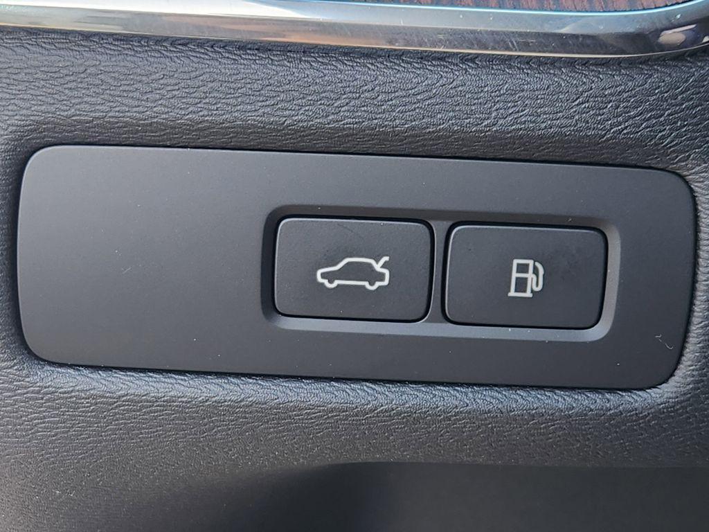 used 2023 Volvo XC60 Recharge Plug-In Hybrid car, priced at $45,797