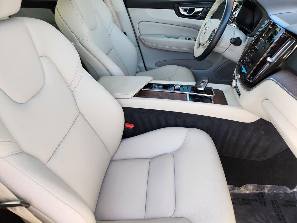 used 2022 Volvo XC60 car, priced at $23,797