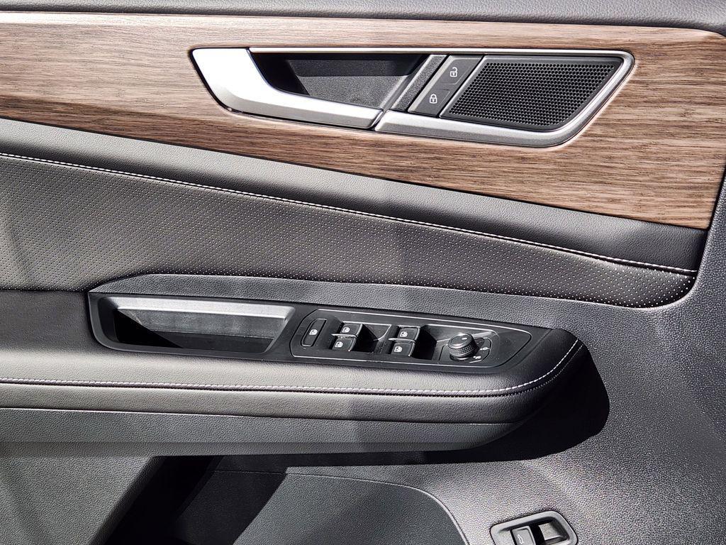 new 2026 Volkswagen Atlas car, priced at $50,984