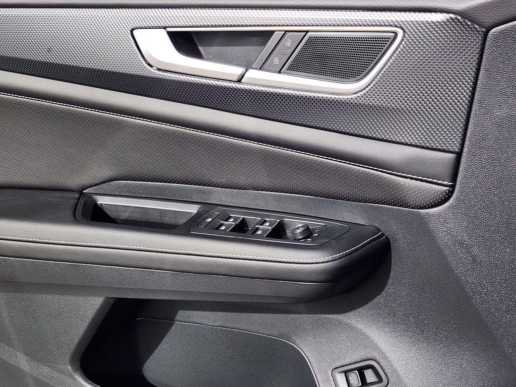 new 2026 Volkswagen Atlas Cross Sport car, priced at $51,407