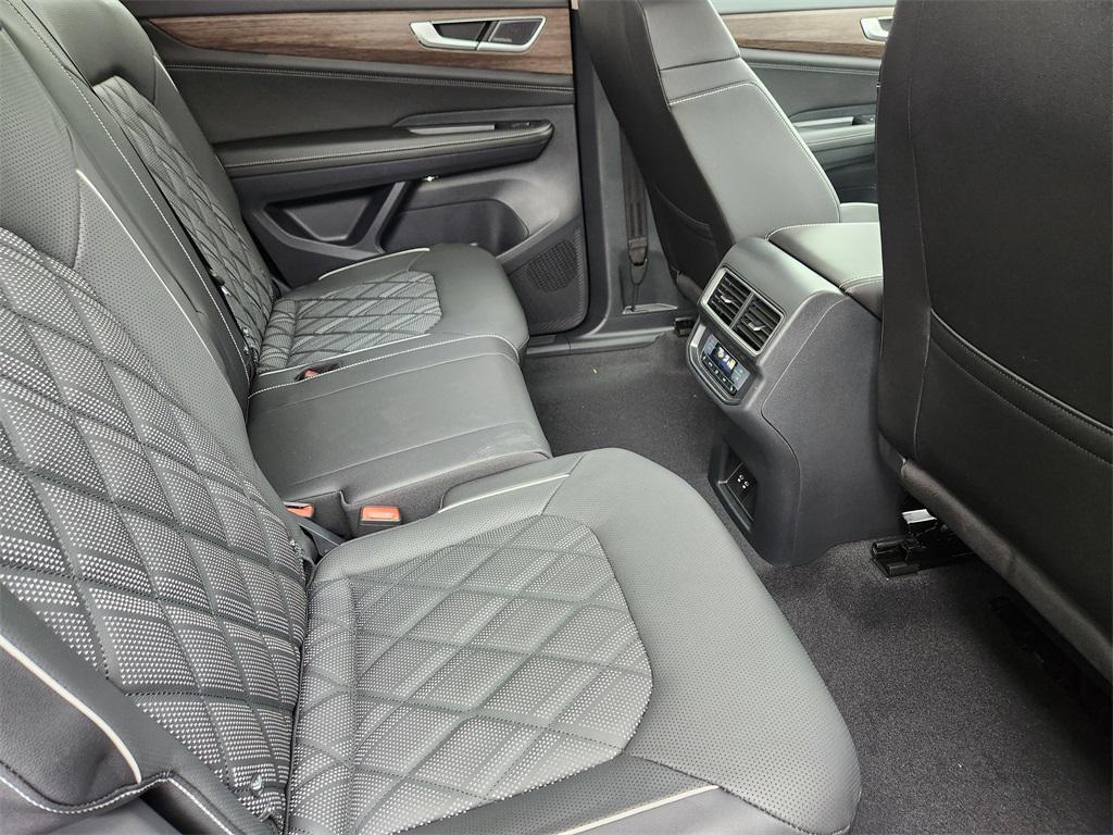 new 2025 Volkswagen Atlas car, priced at $53,314