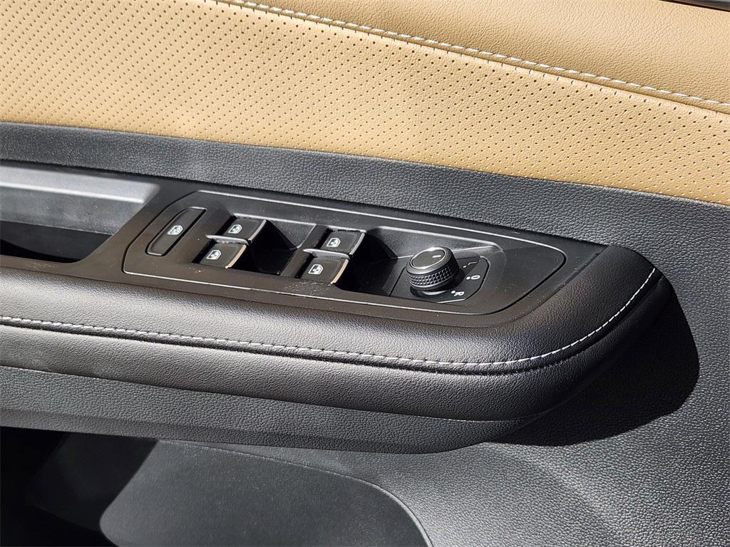 new 2026 Volkswagen Atlas Cross Sport car, priced at $41,276