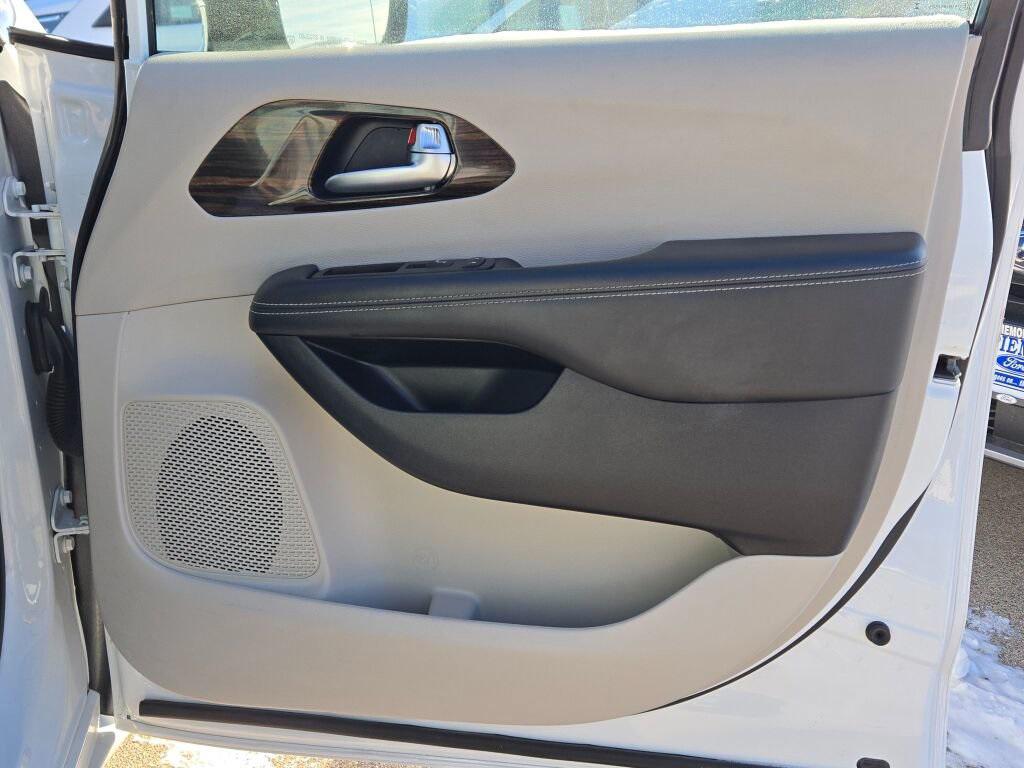 used 2024 Chrysler Pacifica car, priced at $32,995