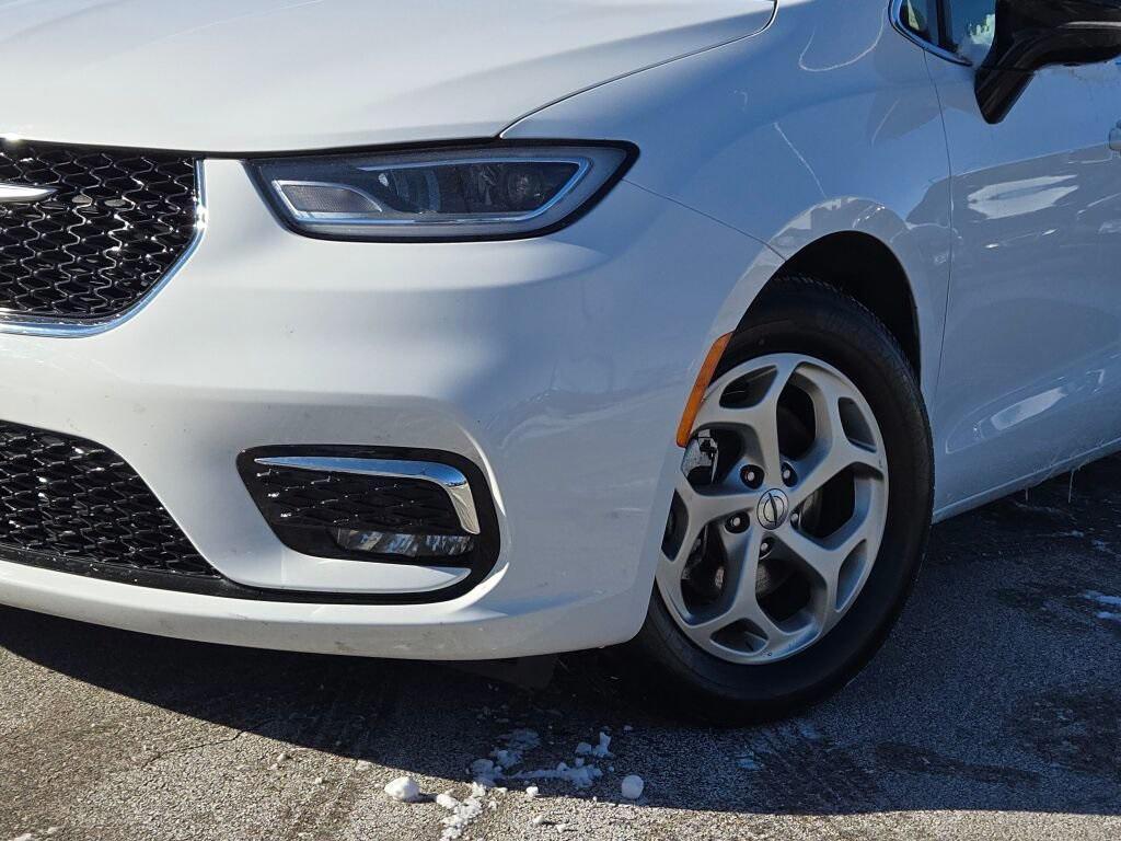 used 2024 Chrysler Pacifica car, priced at $32,995