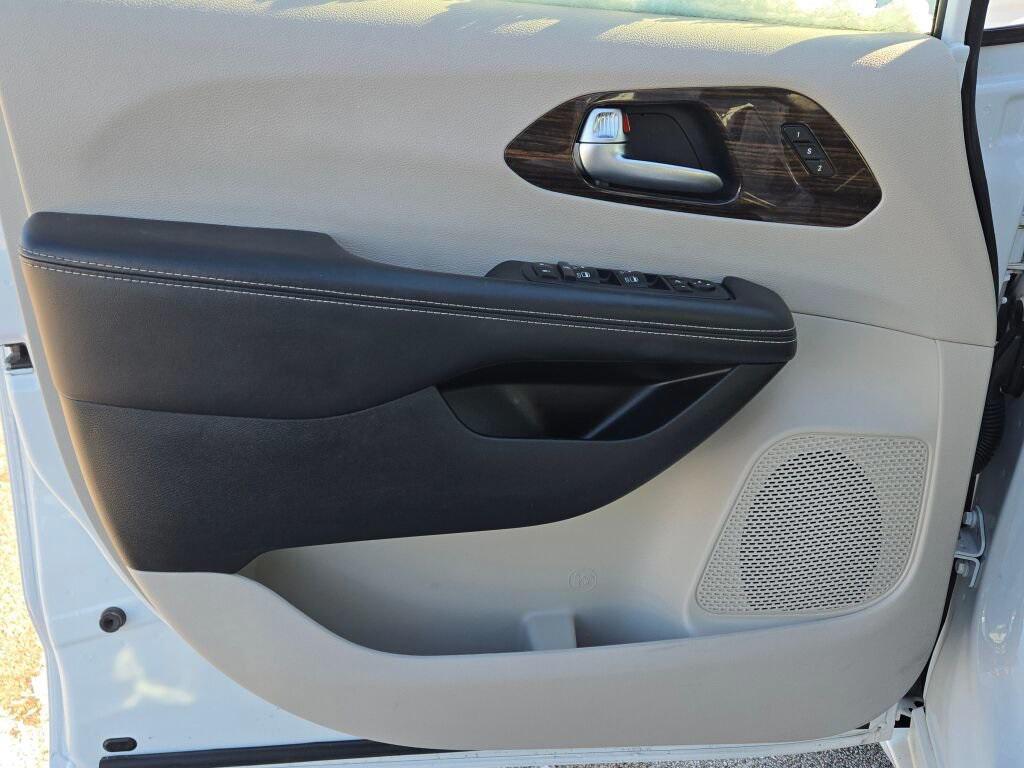 used 2024 Chrysler Pacifica car, priced at $32,995