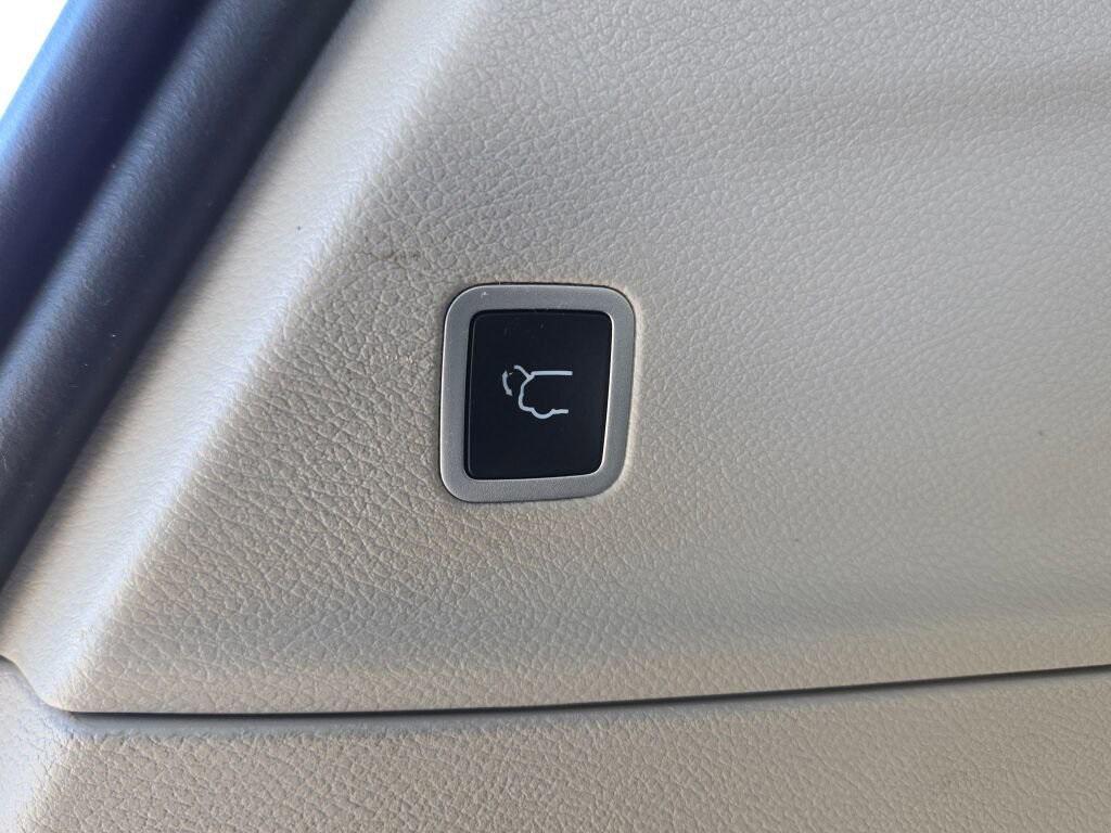 used 2024 Chrysler Pacifica car, priced at $32,995