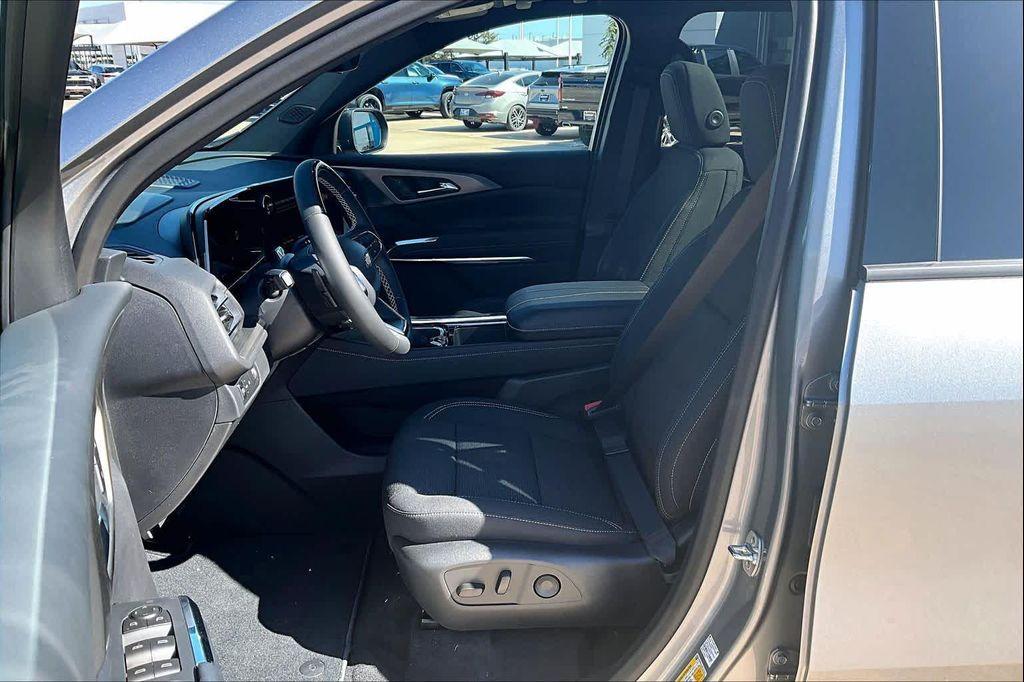 new 2026 Chevrolet Traverse car, priced at $47,605