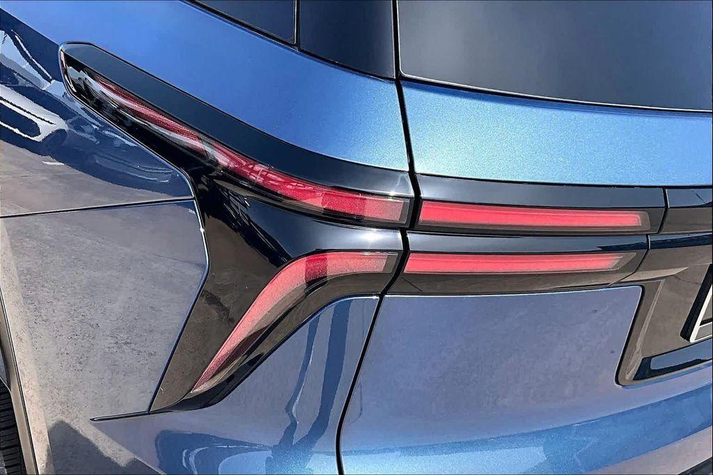 new 2026 Chevrolet Traverse car, priced at $43,670