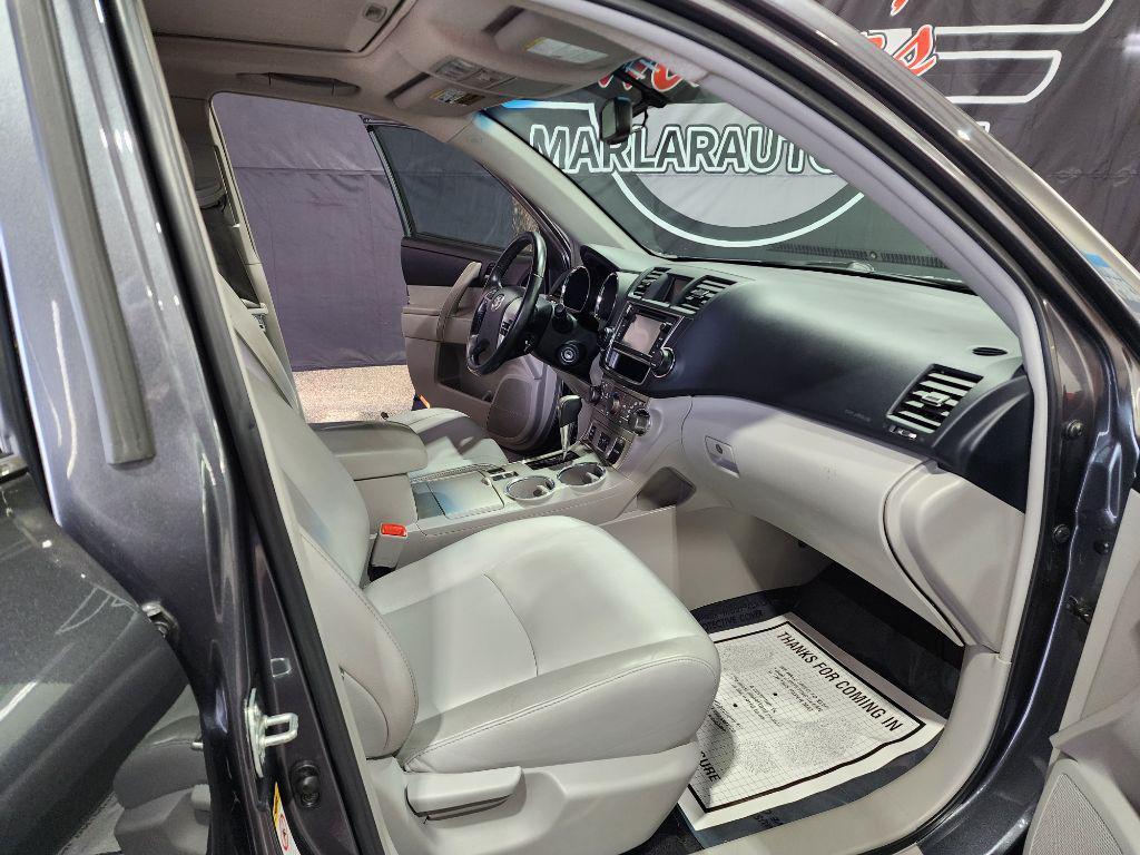 used 2013 Toyota Highlander car, priced at $11,990