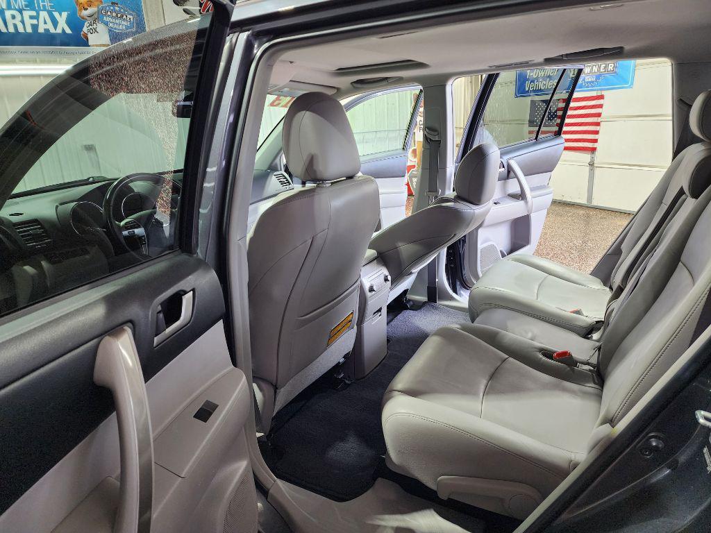 used 2013 Toyota Highlander car, priced at $11,990