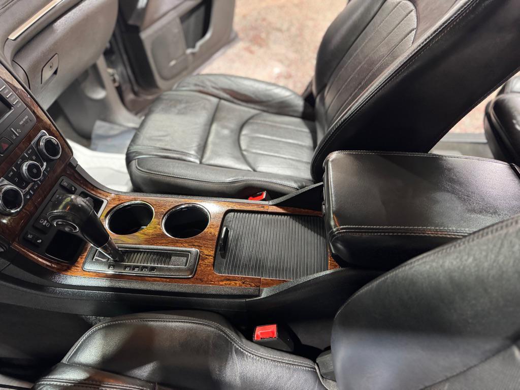 used 2014 Chevrolet Traverse car, priced at $3,990