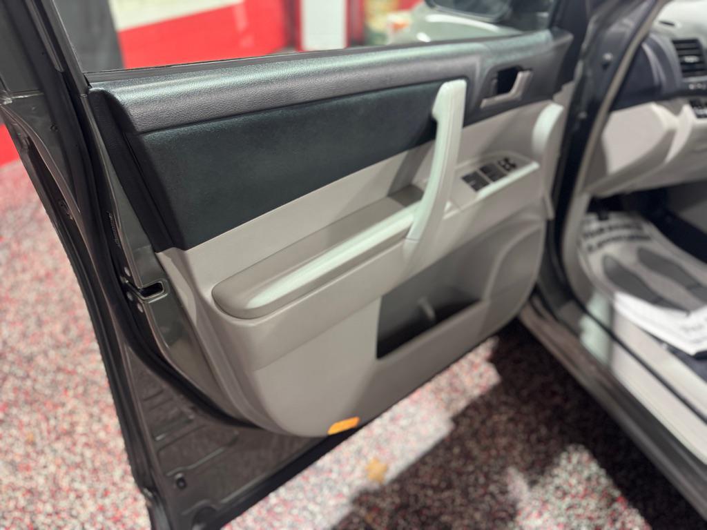 used 2013 Toyota Highlander car