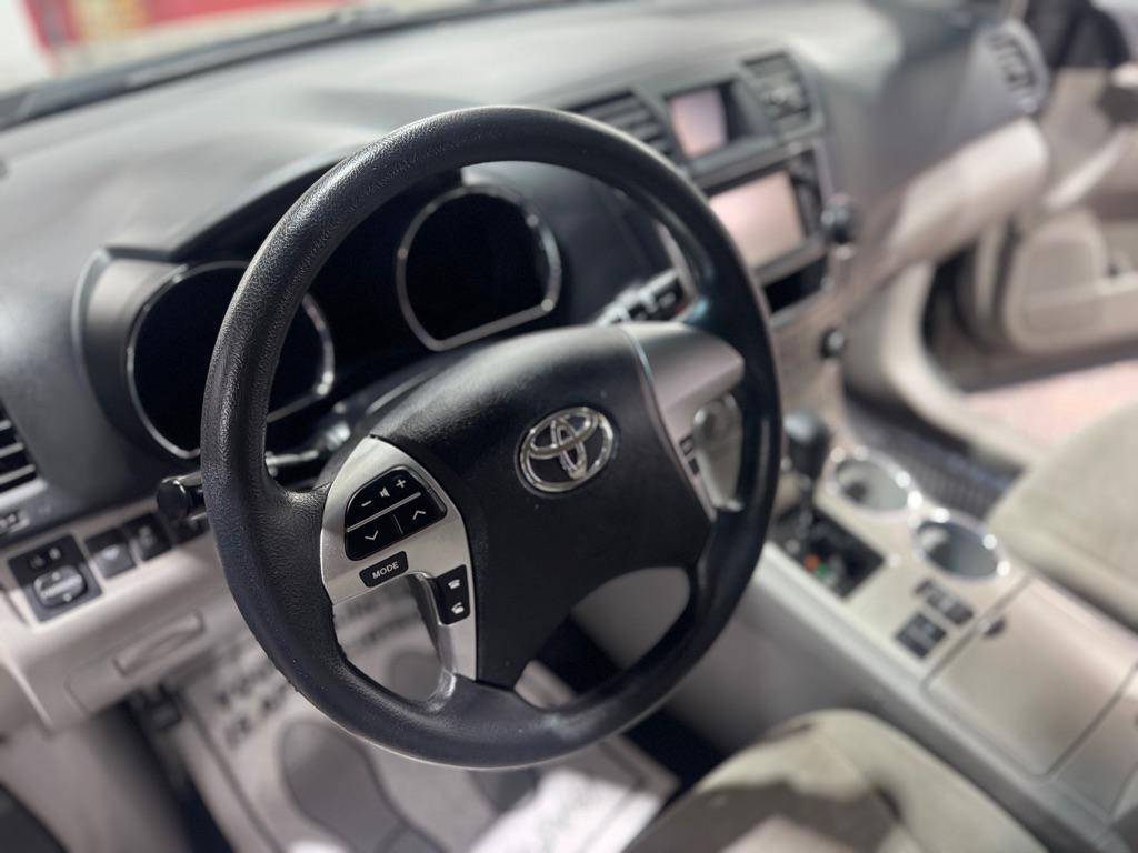 used 2013 Toyota Highlander car