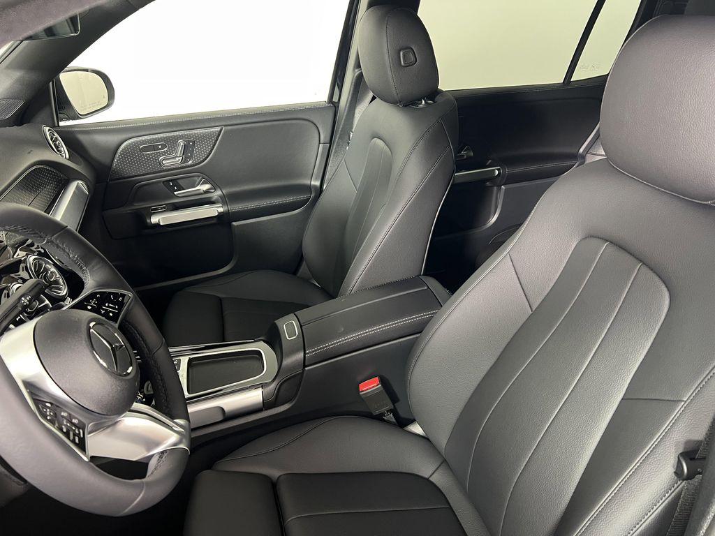 new 2025 Mercedes-Benz GLB 250 car, priced at $51,095