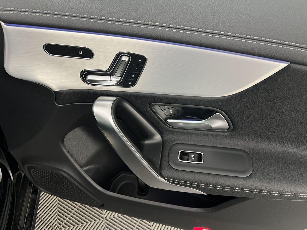 Mercedes-Benz CLA view 23