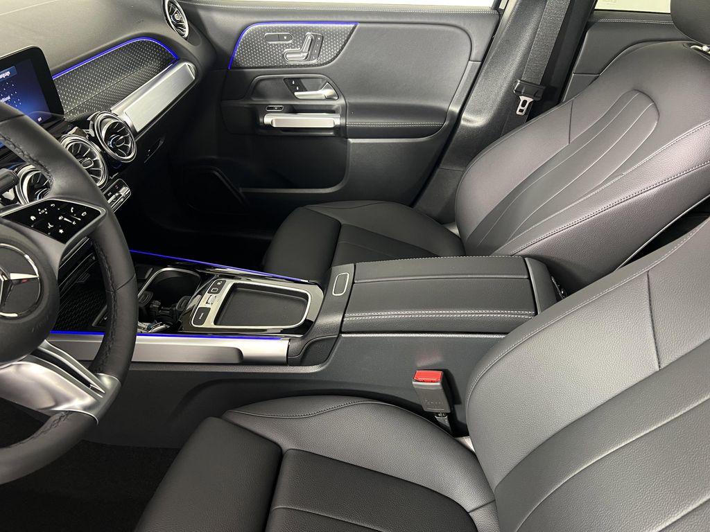 new 2025 Mercedes-Benz GLB 250 car, priced at $49,595