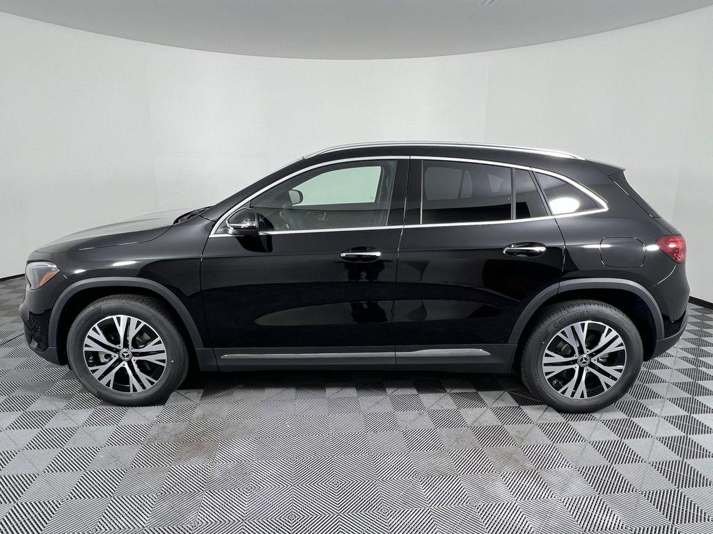 new 2025 Mercedes-Benz GLA 250 car, priced at $47,295