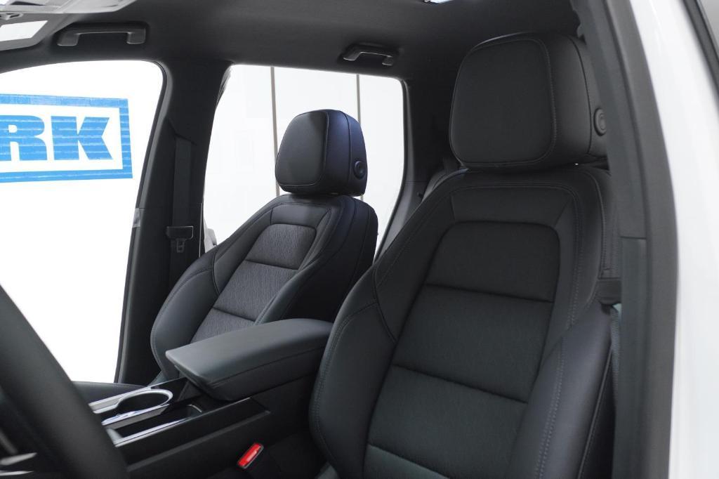new 2026 Chevrolet Equinox car, priced at $33,070