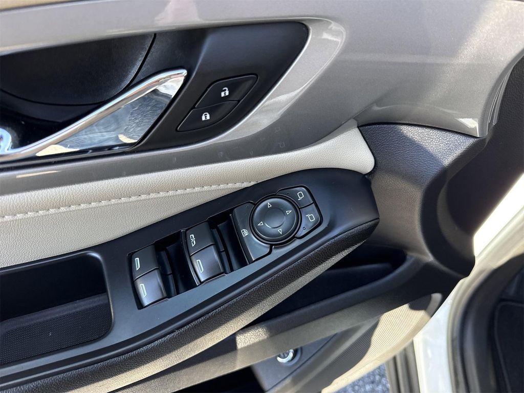 used 2022 Chevrolet Traverse car, priced at $27,900