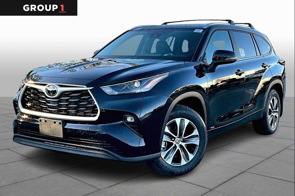 new 2026 Toyota Highlander Hybrid car, priced at $51,382