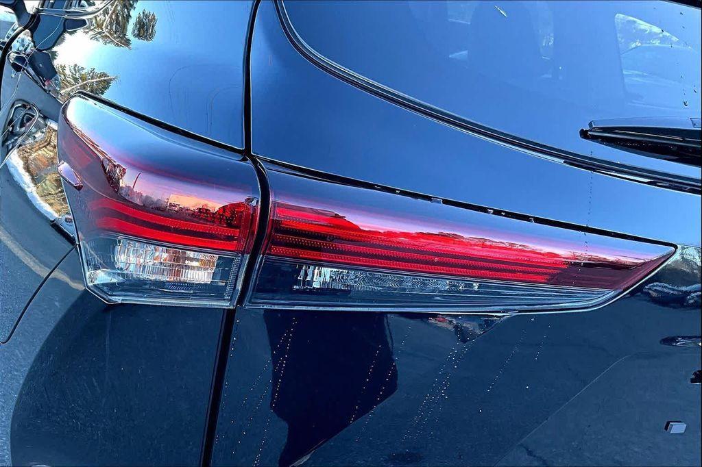 new 2026 Toyota Highlander Hybrid car, priced at $51,382