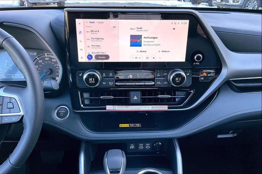 new 2026 Toyota Highlander Hybrid car, priced at $51,382