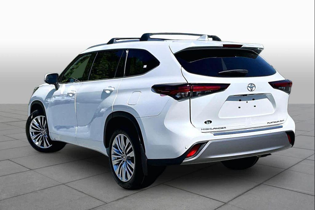 used 2024 Toyota Highlander car, priced at $43,162