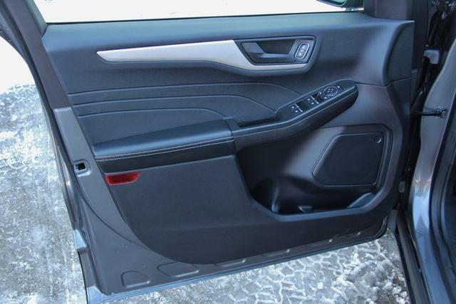 used 2022 Ford Escape car, priced at $20,867