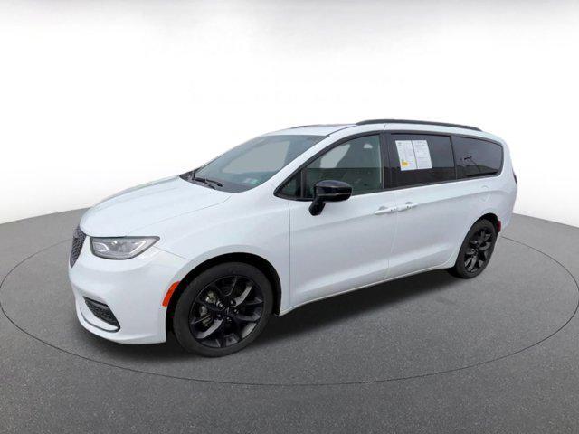 used 2025 Chrysler Pacifica car, priced at $34,195